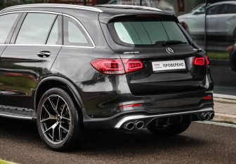 Подержанный автомобиль Mercedes-Benz GLC AMG 2021 года (12 фото)