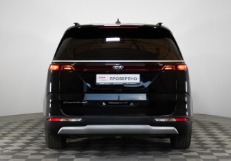Подержанный автомобиль Kia Carnival 2021 года (6 фото)