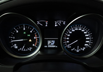 Подержанный автомобиль Toyota Land Cruiser Suv 2012 года (12 фото)