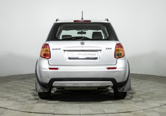 Подержанный автомобиль Suzuki SX4 Hatchback 2010 года (6 фото)