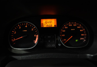 Подержанный автомобиль Renault Duster 2013 года (12 фото)