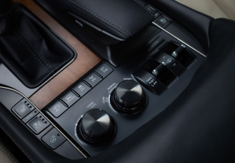 Подержанный автомобиль Lexus LX 2016 года (24 фото)