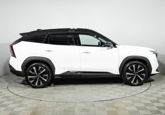 Подержанный автомобиль Geely Atlas 2024 года (4 фото)