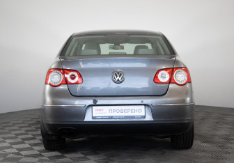 Подержанный автомобиль Volkswagen Passat Sedan 2006 года (6 фото)