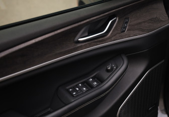 Подержанный автомобиль Jeep Grand Cherokee 2022 года (25 фото)