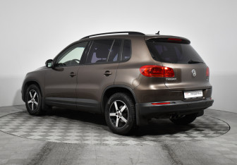 Подержанный автомобиль Volkswagen Tiguan 2014 года (7 фото)
