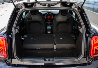 Подержанный автомобиль MINI Hatch 2020 года (28 фото)