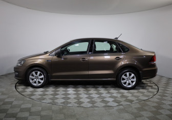Подержанный автомобиль Volkswagen Polo Sedan 2017 года (8 фото)