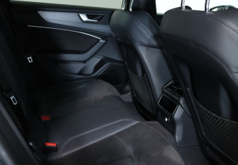 Подержанный автомобиль Audi A7 2019 года (24 фото)