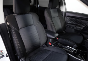 Подержанный автомобиль Mitsubishi Outlander 2021 года (22 фото)