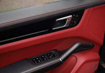 Подержанный автомобиль Porsche Cayenne 2019 года (27 фото)