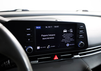 Подержанный автомобиль Hyundai Elantra Sedan 2021 года (17 фото)