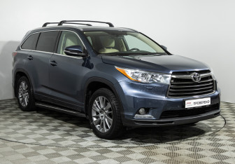 Подержанный автомобиль Toyota Highlander 2014 года (3 фото)
