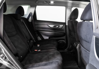 Подержанный автомобиль Nissan X-Trail 2016 года (23 фото)