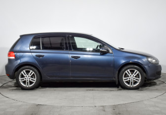 Подержанный автомобиль Volkswagen Golf Hatchback 2012 года (4 фото)