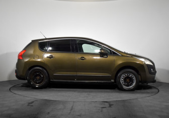 Подержанный автомобиль Peugeot 3008 2012 года (4 фото)