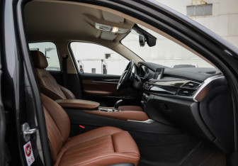 Подержанный автомобиль BMW X6 2017 года (31 фото)