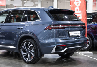 Подержанный автомобиль Geely Monjaro 2023 года (11 фото)