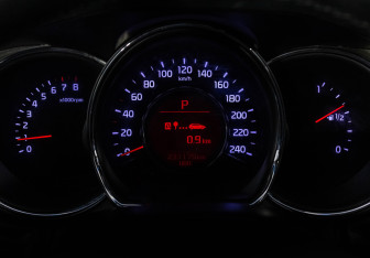 Подержанный автомобиль Kia Ceed Hatchback 2013 года (20 фото)