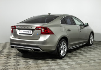 Подержанный автомобиль Volvo S60 2014 года (5 фото)