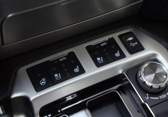 Подержанный автомобиль Toyota Land Cruiser Suv 2016 года (19 фото)
