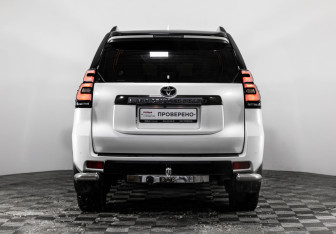 Подержанный автомобиль Toyota Land Cruiser Prado 2021 года (8 фото)