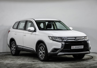 Подержанный автомобиль Mitsubishi Outlander 2017 года (3 фото)
