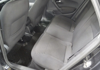 Подержанный автомобиль Volkswagen Polo Sedan 2013 года (11 фото)