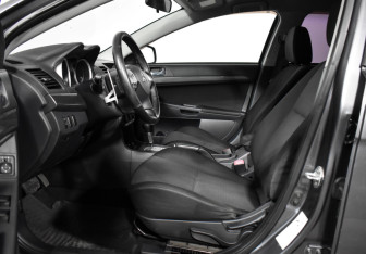Подержанный автомобиль Mitsubishi Lancer Sedan 2008 года (10 фото)
