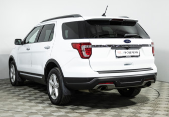 Подержанный автомобиль Ford Explorer 2019 года (7 фото)