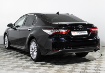 Подержанный автомобиль Toyota Camry Sedan 2019 года (7 фото)