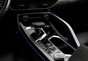 Подержанный автомобиль Geely Tugella 2023 года (16 фото)