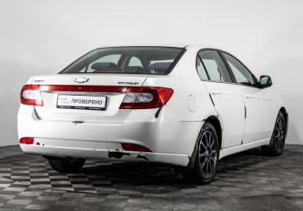 Подержанный автомобиль Chevrolet Epica 2010 года (5 фото)