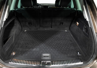 Подержанный автомобиль Volkswagen Touareg 2013 года (20 фото)