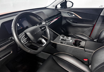 Подержанный автомобиль Omoda C5 2023 года (9 фото)