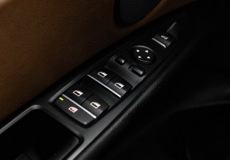 Подержанный автомобиль BMW X5 2015 года (20 фото)