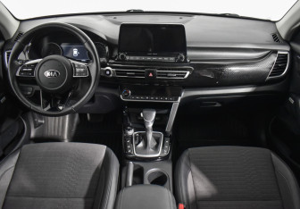Подержанный автомобиль Kia Seltos 2021 года (13 фото)