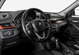 Подержанный автомобиль BMW X1 2017 года (29 фото)