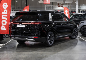 Подержанный автомобиль Kia Carnival 2023 года (7 фото)