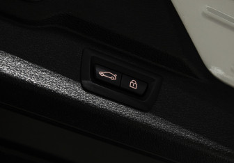 Подержанный автомобиль BMW X5 2017 года (28 фото)