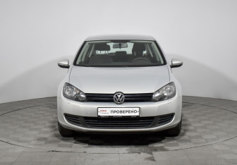 Подержанный автомобиль Volkswagen Golf Hatchback 2010 года (2 фото)