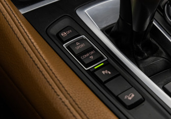 Подержанный автомобиль BMW X6 2015 года (16 фото)