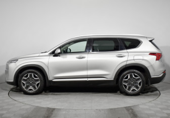 Подержанный автомобиль Hyundai Santa Fe 2021 года (8 фото)