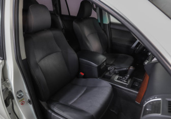 Подержанный автомобиль Toyota Land Cruiser Prado 2014 года (26 фото)