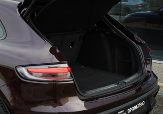 Подержанный автомобиль Porsche Macan 2023 года (28 фото)