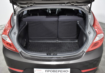 Подержанный автомобиль Hyundai Solaris Hatchback 2015 года (19 фото)