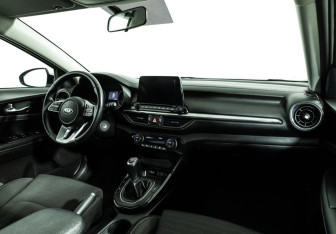 Подержанный автомобиль Kia Cerato Sedan 2019 года (9 фото)