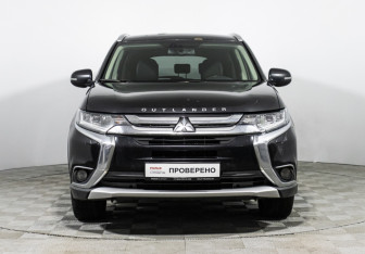 Подержанный автомобиль Mitsubishi Outlander 2015 года (2 фото)