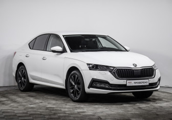 Подержанный автомобиль Skoda Octavia Liftback 2021 года (3 фото)