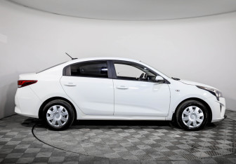Подержанный автомобиль Kia Rio Sedan 2021 года (3 фото)